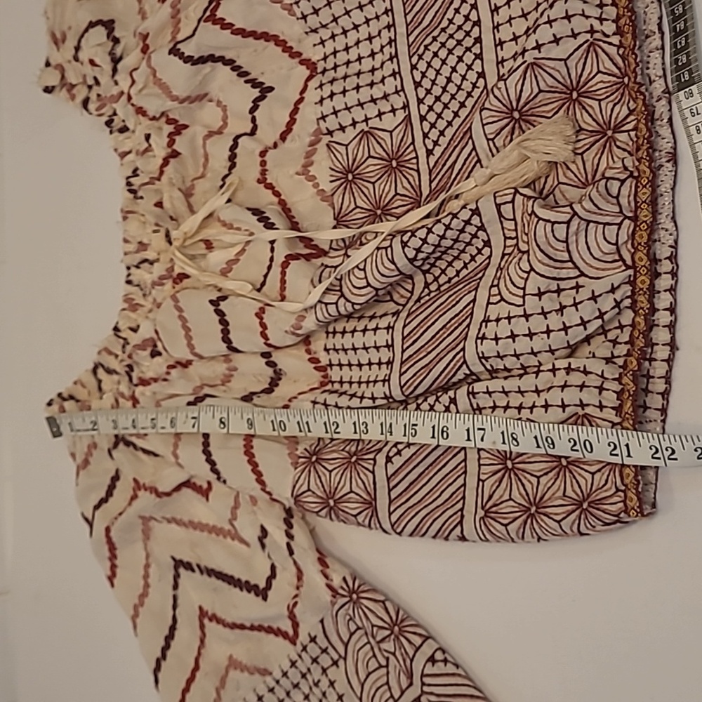 BNCI Boho Bell Sleeve Beautiful Geometric Look Top Embroidered Size M - Picture 9 of 14